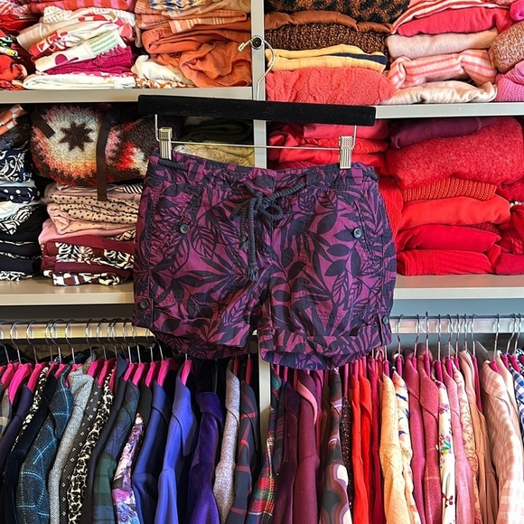 Loft 3” purple with navy leaves size 00 (fits 0-2) shirts​ - Picture 1 of 4